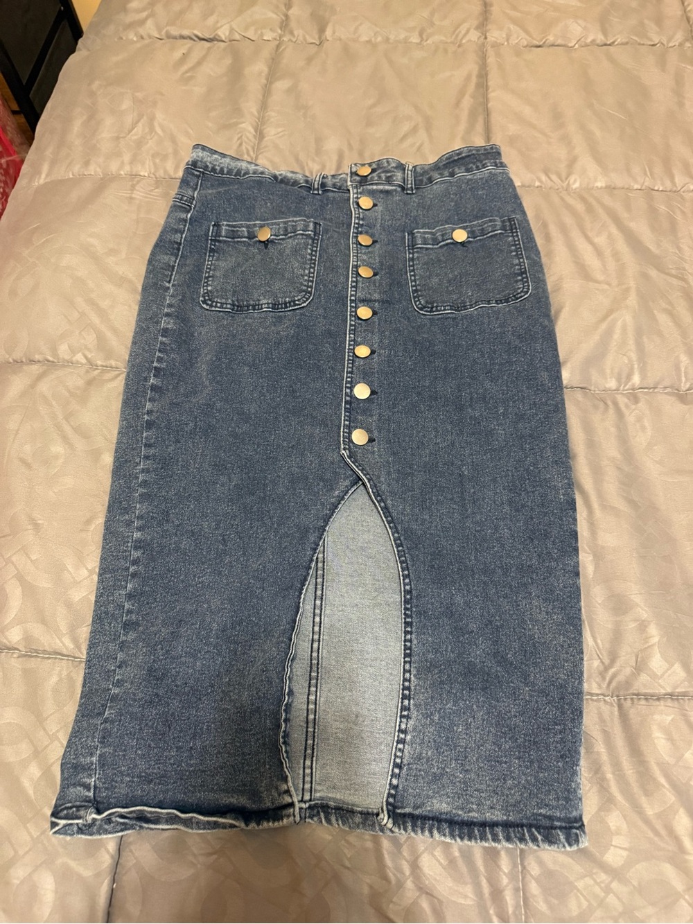 Button-Front Dark Wash Denim Midi Skirt with Front Slit